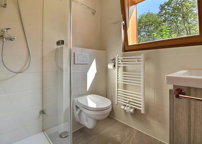 Renovated Flat Next To Cable Car