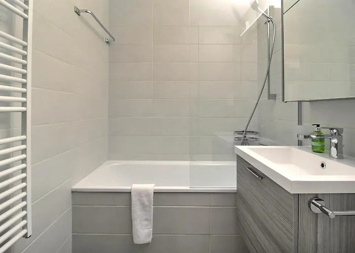 Renovated Flat Next To Cable Car Apartman