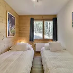 Renovated Flat Next To Cable Car דירה *